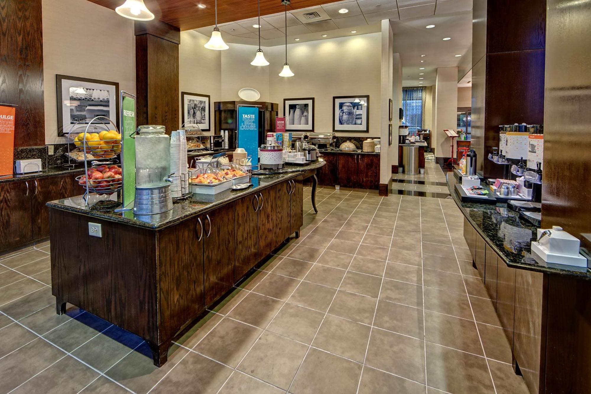 Hampton Inn & Suites Nashville-Downtown Экстерьер фото
